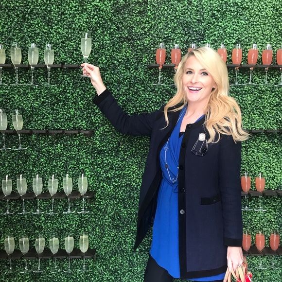 Meet your Posher, Laura :) - Picture 2 of 7